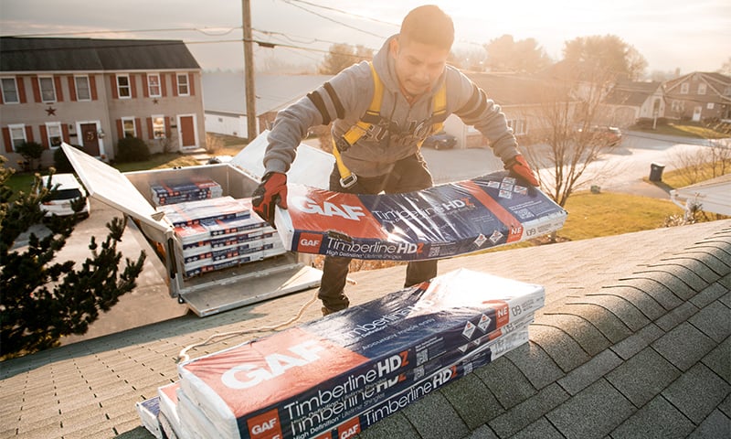 The Equipter 4000 lifting shingle bundles to a roof